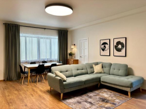 Central City Stay, 3-Bedroom & Free Parking!, Tallinn